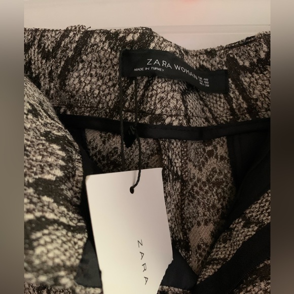 Zara size 8 chino style snake print pants (cropped length) NWT - Picture 2 of 4